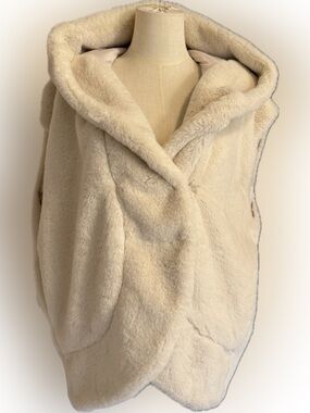 Steve Madden Faux Fur Hooded Vest Size L Plush and Cozy Winter Luxe